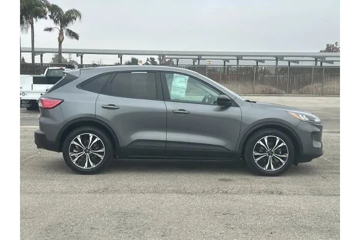 $20950 : Ford Escape 2022 SE 4dr SUV image 2