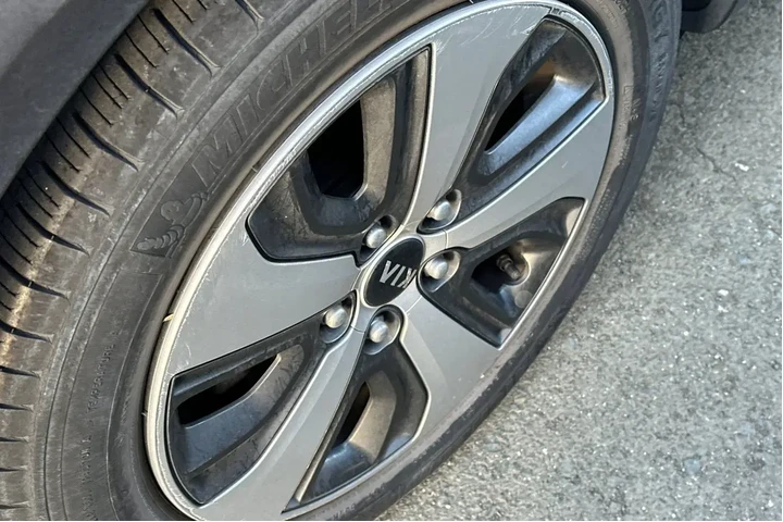 $13990 : Kia Niro 2018 LX 4dr Crossov image 4