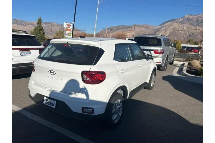 $19500 : Hyundai VENUE 2025 SE 4dr Cr image 5