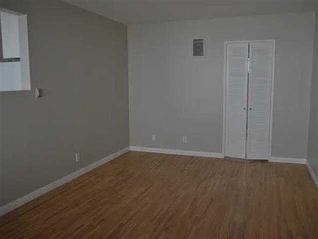 $1300 : Apartment for rent image 3