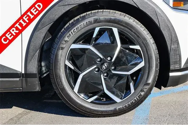 $21895 : Hyundai IONIQ 5 2024 SE Stan image 9