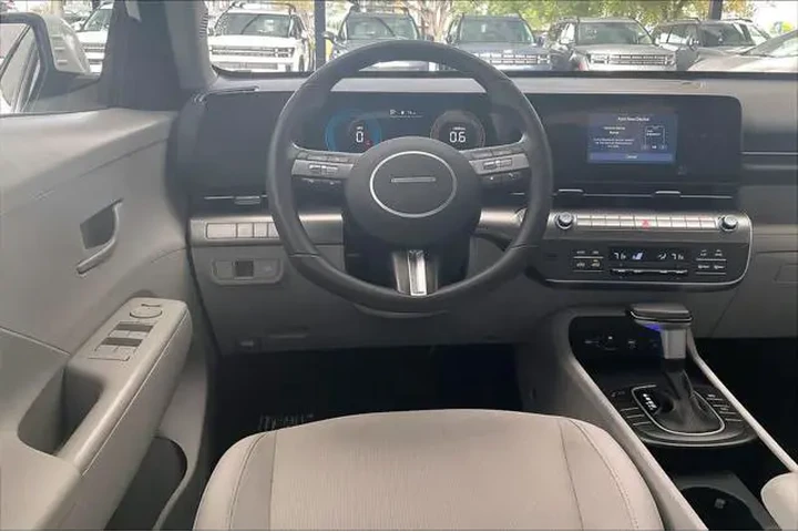 $21710 : Hyundai KONA 2025 SEL 4dr Cr image 6