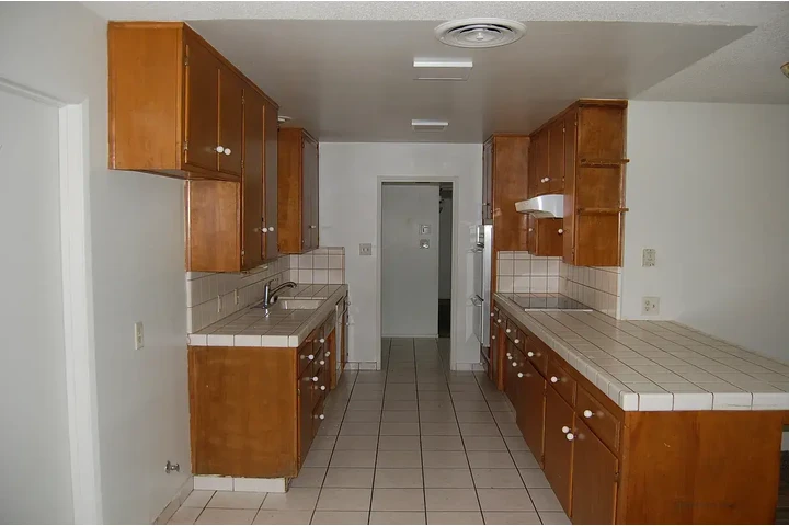 $1100 : 3 bedrooms, 2 bath image 2