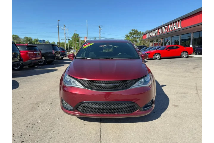 2018 Pacifica S image 5