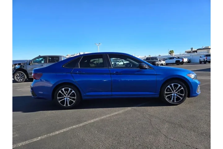 $20991 : Volkswagen Jetta 2024 Sport image 6