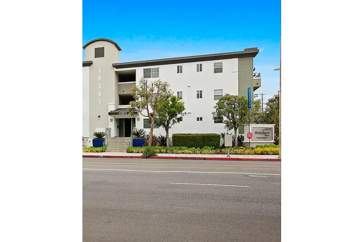 $2200 : 3Bed 2Bath Apt in koreatown image 10
