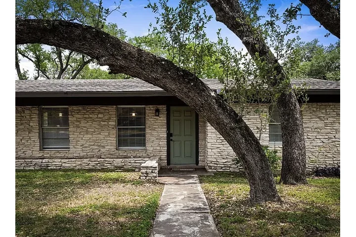 $2000 : HOUSE FOR RENT IN AUSTIN TX image 2