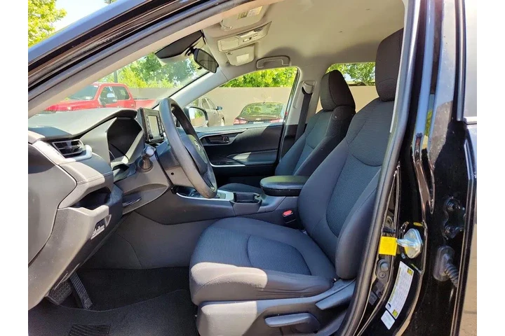 $22998 : Toyota RAV4 2021 LE 4dr SUV image 10