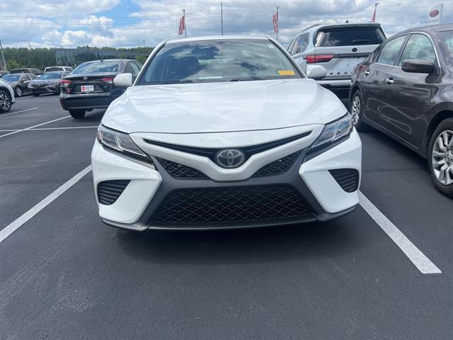 $17294 : PRE-OWNED 2018 TOYOTA CAMRY SE image 3