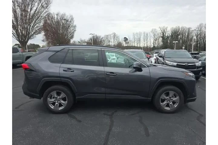 $30608 : Toyota RAV4 2024 AWD XLE 4dr image 5