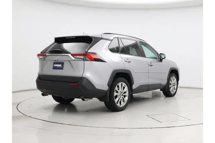 $28998 : Toyota RAV4 2021 XLE Premium image 8