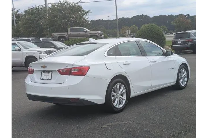 $20490 : Chevrolet Malibu 2024 LT 4dr image 6