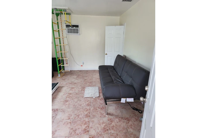 $1000 : NORWALK-Room for Rent image 1