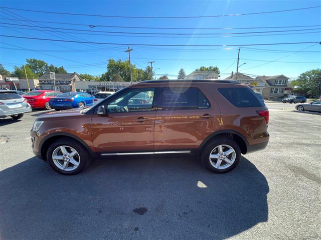 $15900 : 2017 Explorer image 5