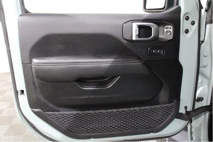 $32998 : Jeep Wrangler 2023 4x4 Sahar image 6