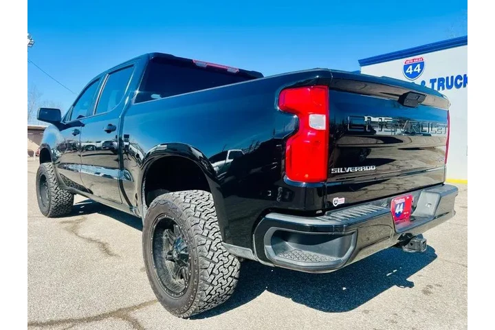 2020 Silverado 1500 RST Crew image 5