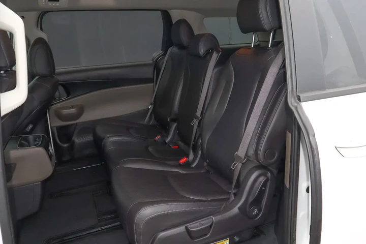 $34988 : 2025 Carnival LXS FWD image 8