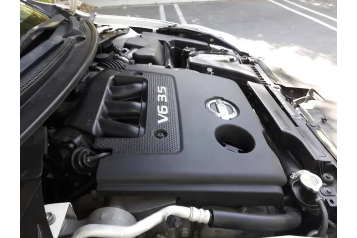 $7700 : 2012 Altima 3.5 SR image 6