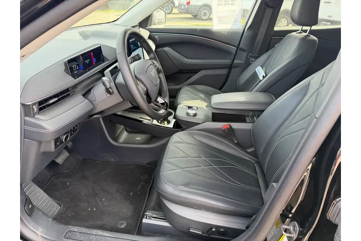 $28000 : Ford Mustang Mach-E 2024 Sel image 10