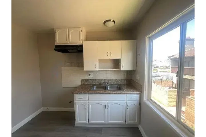 $1100 : Awesome And Affordable Home image 4