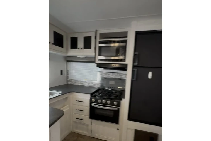 $1100 : Rento image 1