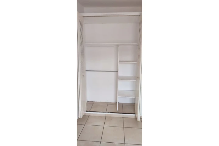 $225 : Habitación en alquiler en sant image 3