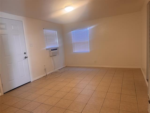 $2100 : Se renta Casita en Upland image 2