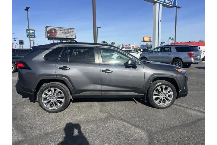 $30735 : Toyota RAV4 2023 XLE Premium image 5