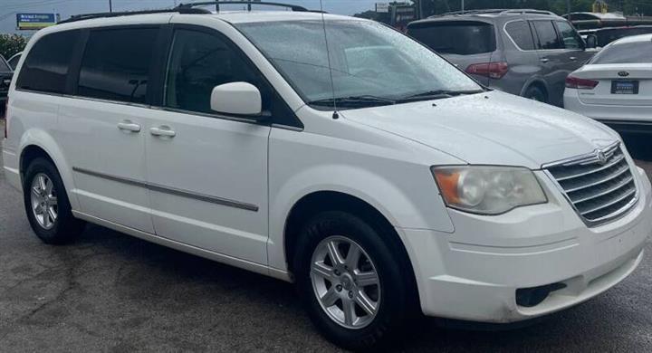 $3900 : 2010 Town and Country Touring image 5