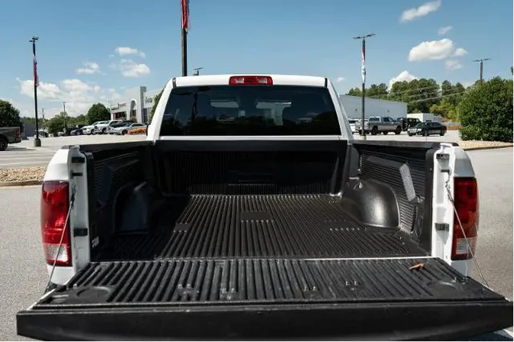 $31696 : Ram 1500 Classic 2024 4x4 SL image 9