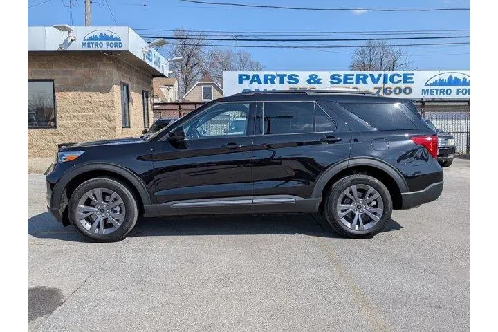 $29331 : Ford Explorer 2023 AWD XLT 4 image 7