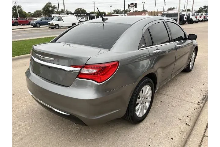 $8300 : Chrysler 200 2013 Limited 4d image 6