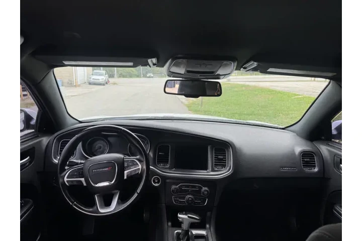 $8999 : 2017 Charger SXT image 9