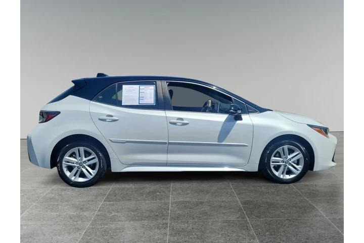 $21970 : Toyota Corolla Hatchback 202 image 6