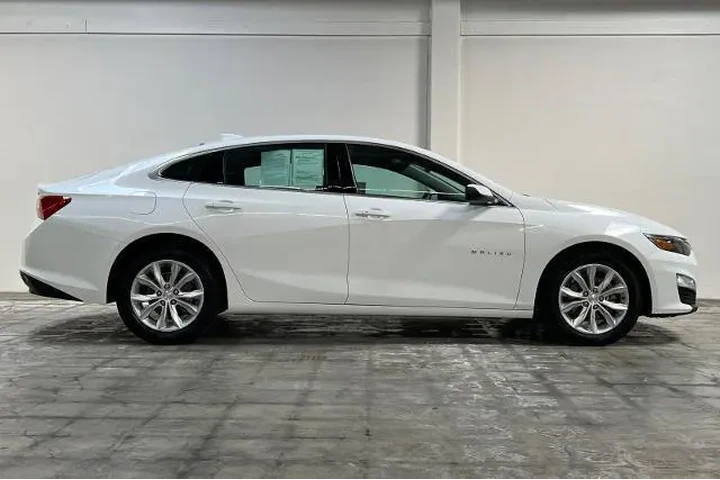 $17555 : Chevrolet Malibu 2024 LT 4dr image 3