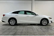 $17555 : Chevrolet Malibu 2024 LT 4dr thumbnail