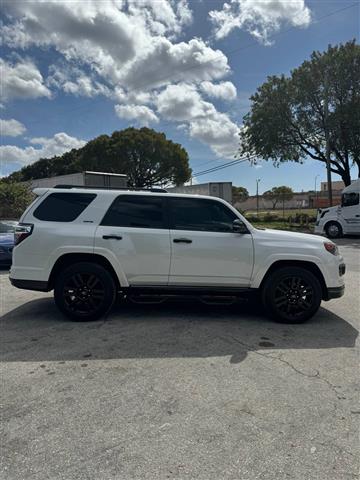 $41500 : Toyota 4Runner limited 4WD image 5