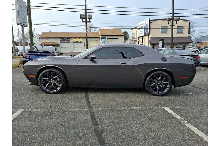 $24895 : Dodge Challenger 2023 SXT 2d image 2