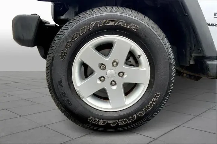 $12888 : Jeep Wrangler 2014 4x4 Sport image 9