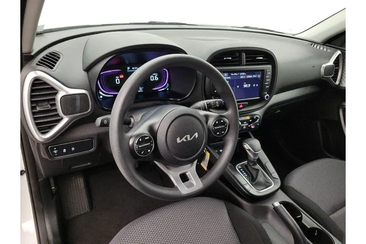 $19998 : Kia Soul 2024 LX 4dr Crossov image 9