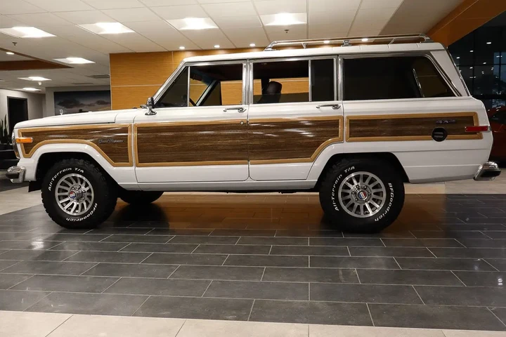 $69988 : 1987 GRAND WAGONEER image 6