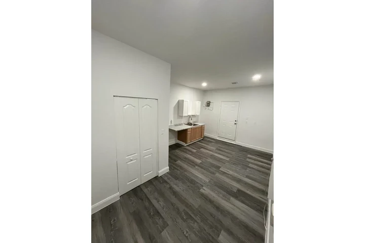 $1225 : RENTO ESTUDIO: HOMESTEAD,FL image 7