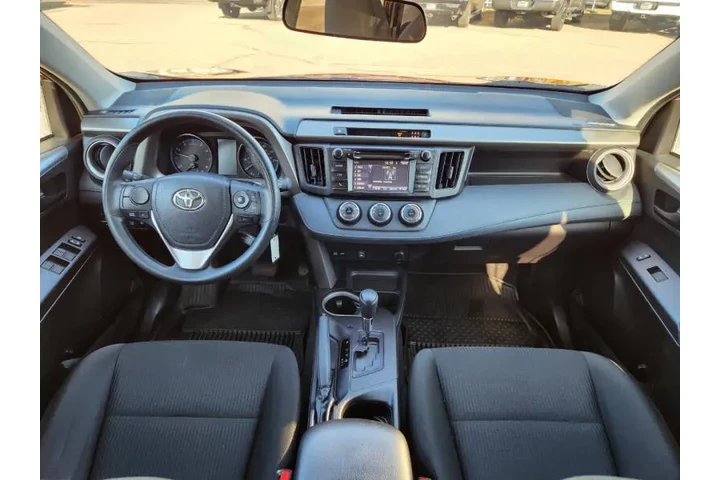 $16974 : 2018 RAV4 LE image 4