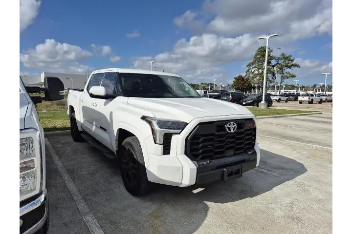 $39981 : Toyota Tundra 2023 4x4 SR5 4 image 2