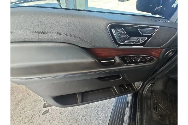 $36999 : Lincoln Navigator L 2022 4x4 image 9