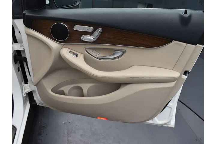 $28226 : Mercedes-Benz GLC 2021 AWD G image 5