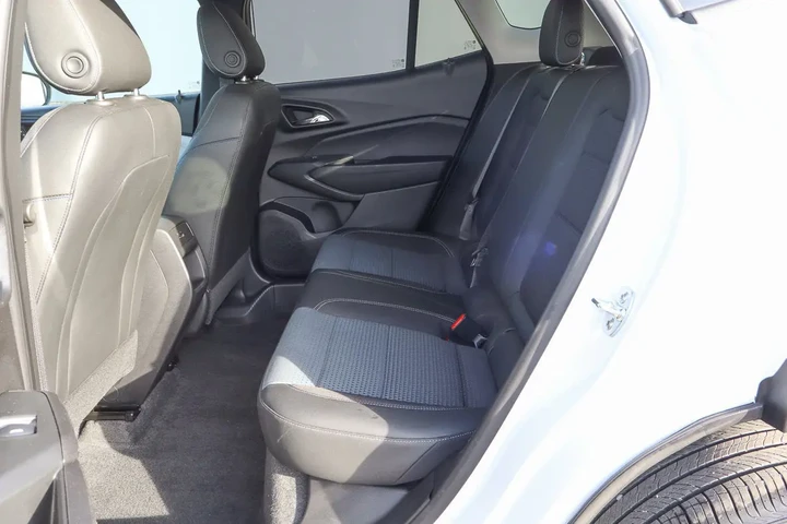 $21688 : 2025 Trax FWD 4dr LT image 8