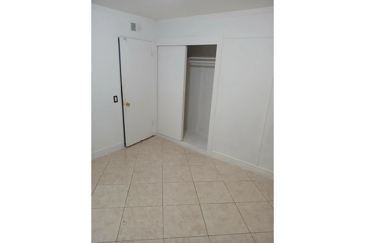 $800 : Cuarto en 800 image 1