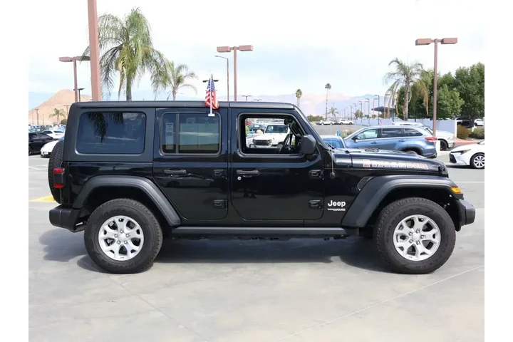 $30702 : Jeep Wrangler Unlimited 2021 image 2