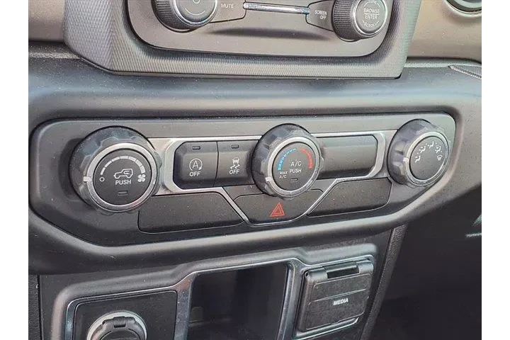 Jeep Wrangler 2020 4x4 Willy image 10